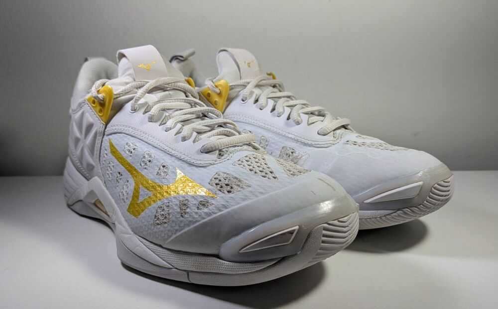 Mizuno Wave Momentum Volleyball Shoes Womens 9.5 White Gold Lightweight Lace Up